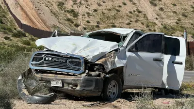 Vuelca camioneta de agentes estatales en carretera Anapra-Santa Teresa