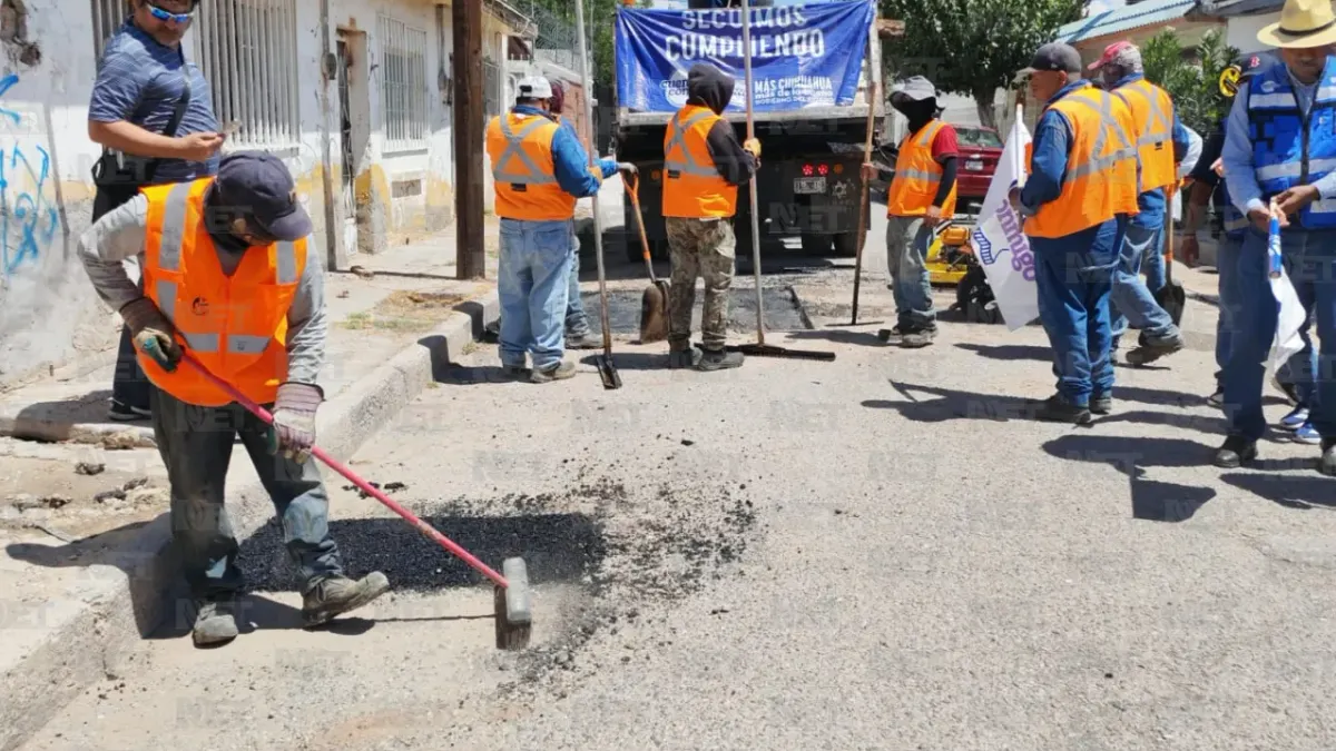 Interviene Estado colonia Melchor Ocampo con bacheo y mejoras en parques