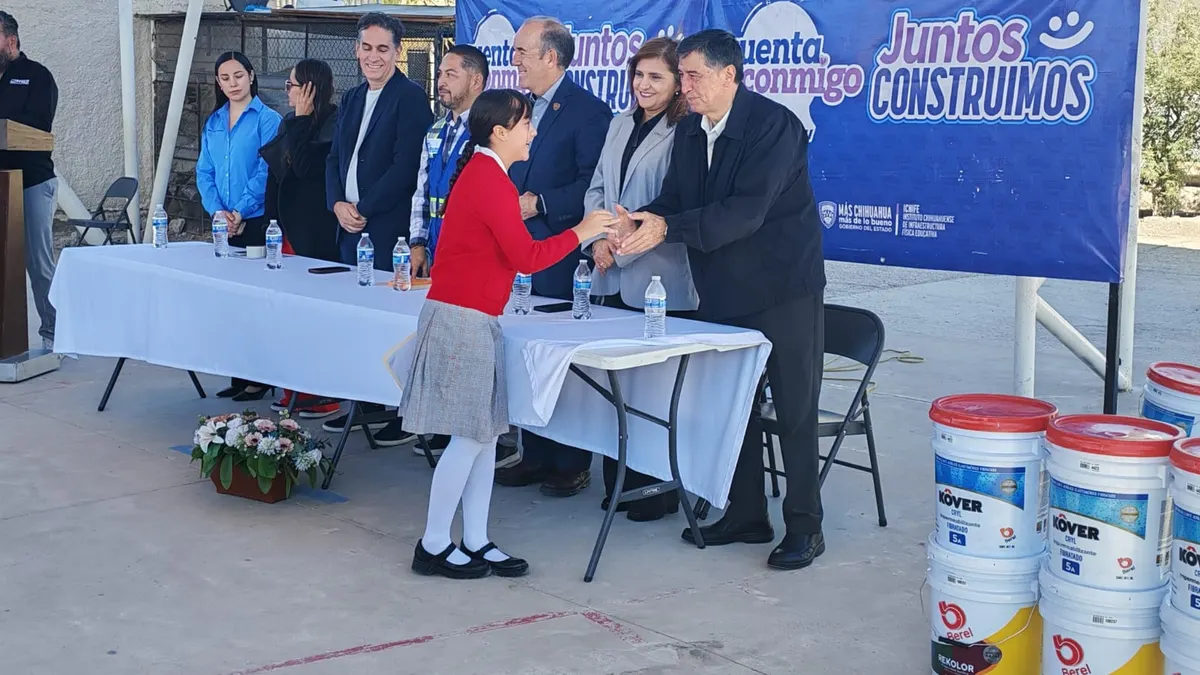 Entregan materiales de construcción a 12 escuelas de Juárez