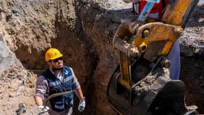 Cierran carriles en Teófilo Borunda por limpieza de colector