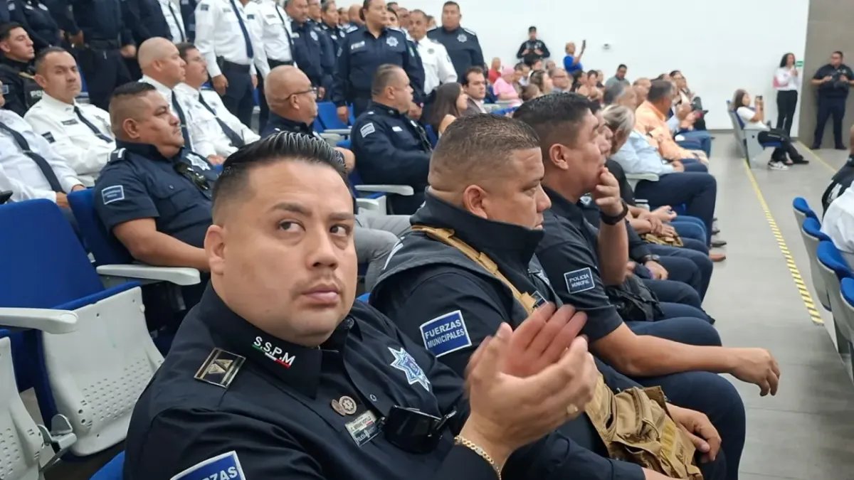 Entregan 65 ascensos a policías municipales en Ciudad Juárez