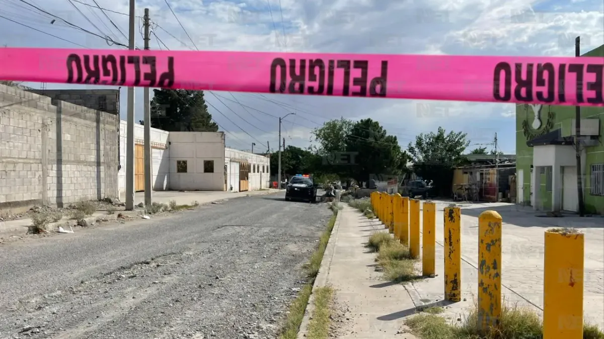 Hallan a hombre asesinado envuelto en cobijas en la colonia Azteca