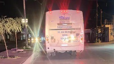 Camión de personal atropella y mata a peatón en la avenida Azteca