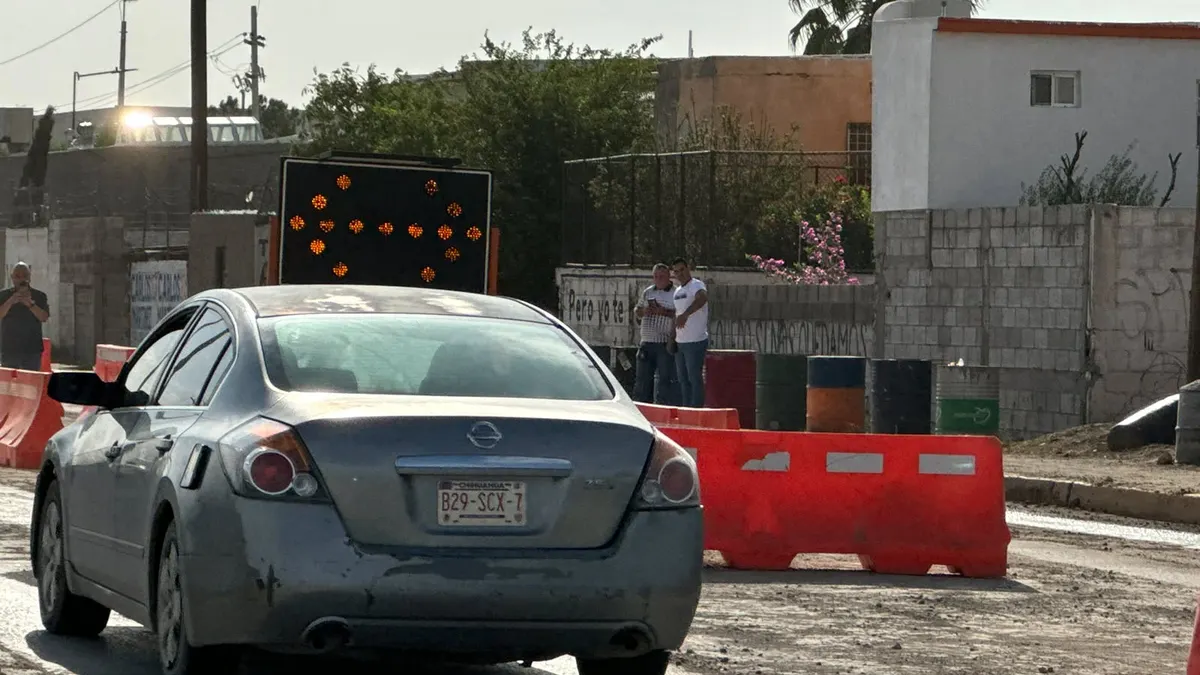 Reabren dos carriles del Juan Pablo II tras reparación de hundimiento