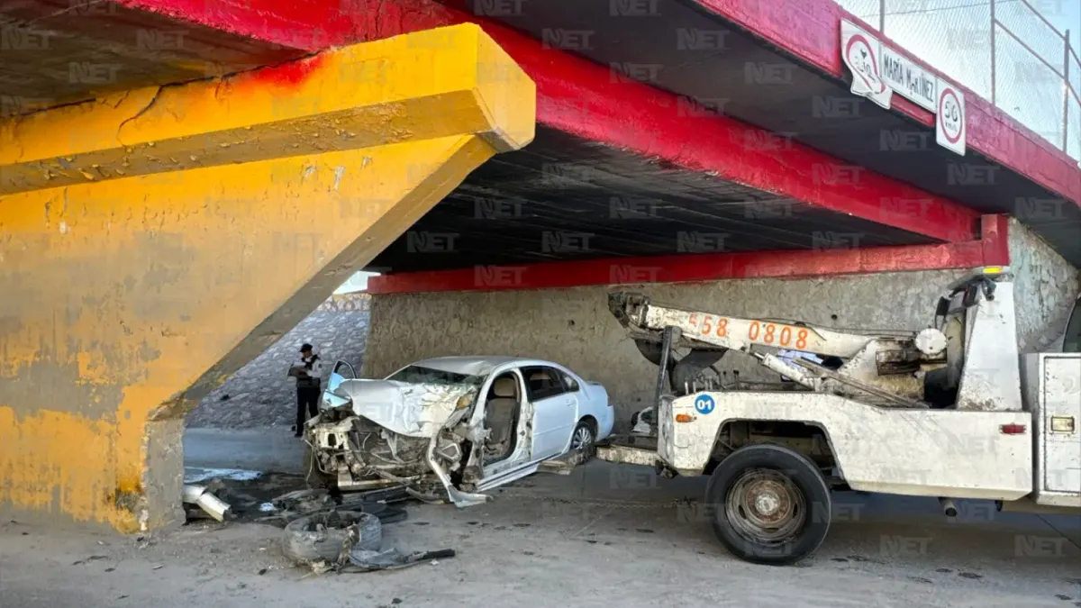 Fallecen dos personas tras chocar contra puente en el Viaducto
