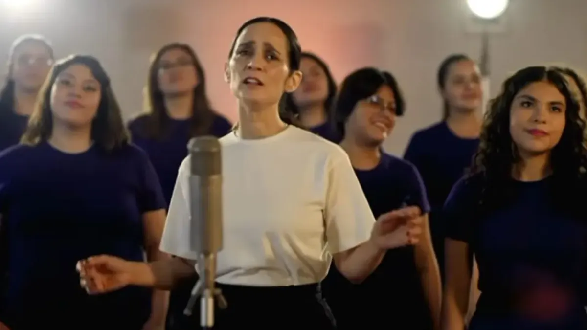 Interpreta Julieta Venegas canción del Mundial 2026 y genera críticas