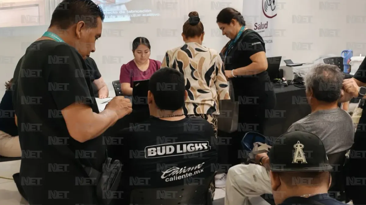Entrega DIF más de 160 aparatos auditivos y lentes en Juárez