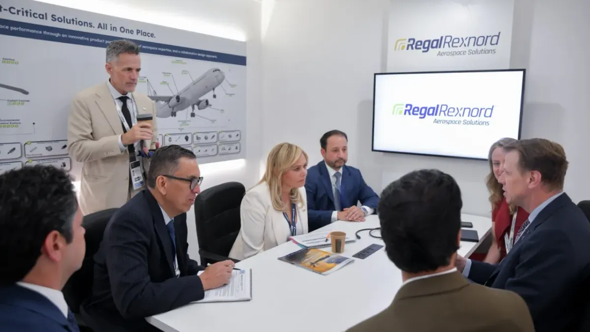 Se reúne Maru Campos con directivos de Regal Rexnord en feria aeroespacial