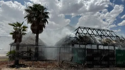 Atienden Bomberos incendio de restaurante en Paseo de la Victoria