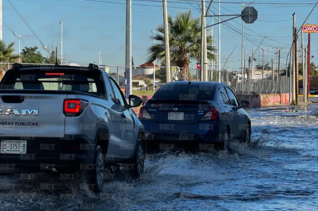 Persisten encharcamientos en calles de Juárez tras lluvias de ayer