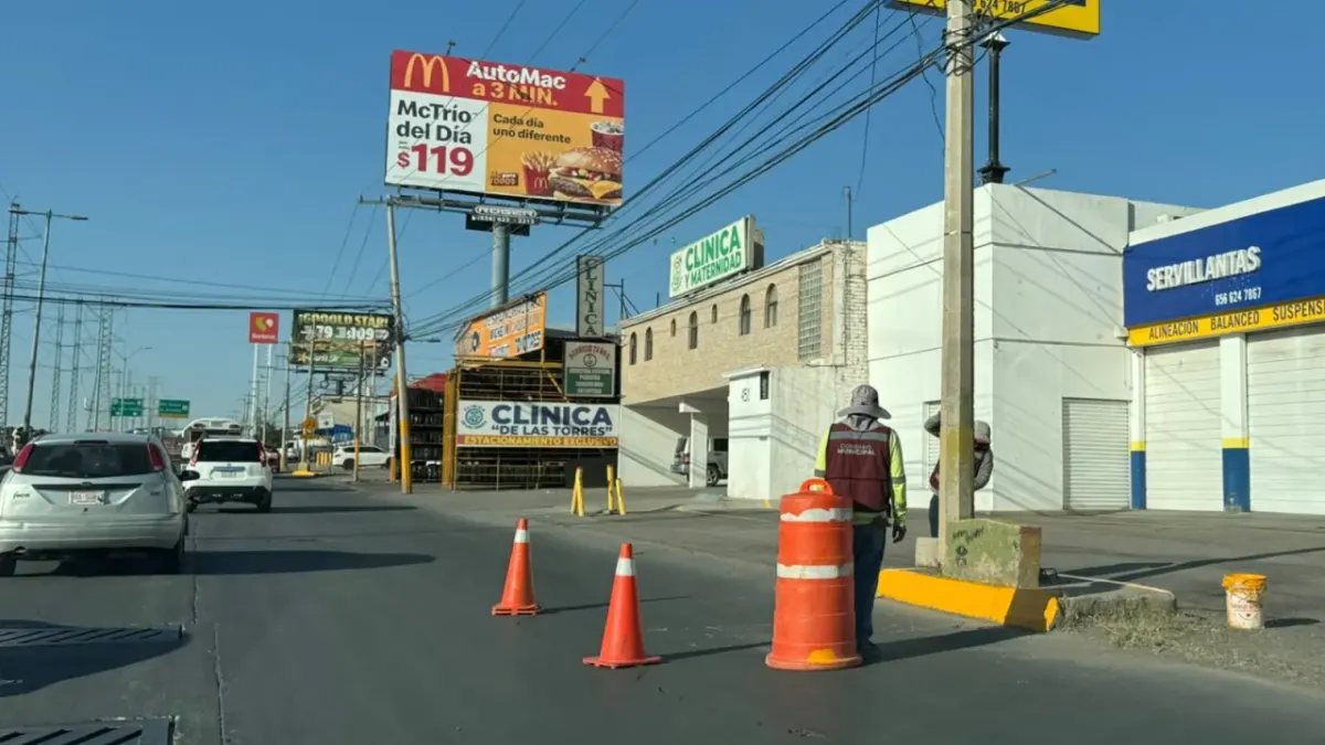 Cierran parcialmente carriles en Las Torres por trabajos de mantenimiento