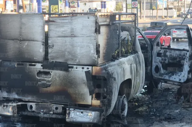 Se incendia pickup cargada de elotes en la colonia Azteca