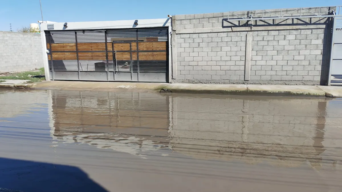 Persiste acumulación de aguas negras en calles de la Campestre Villerreyes