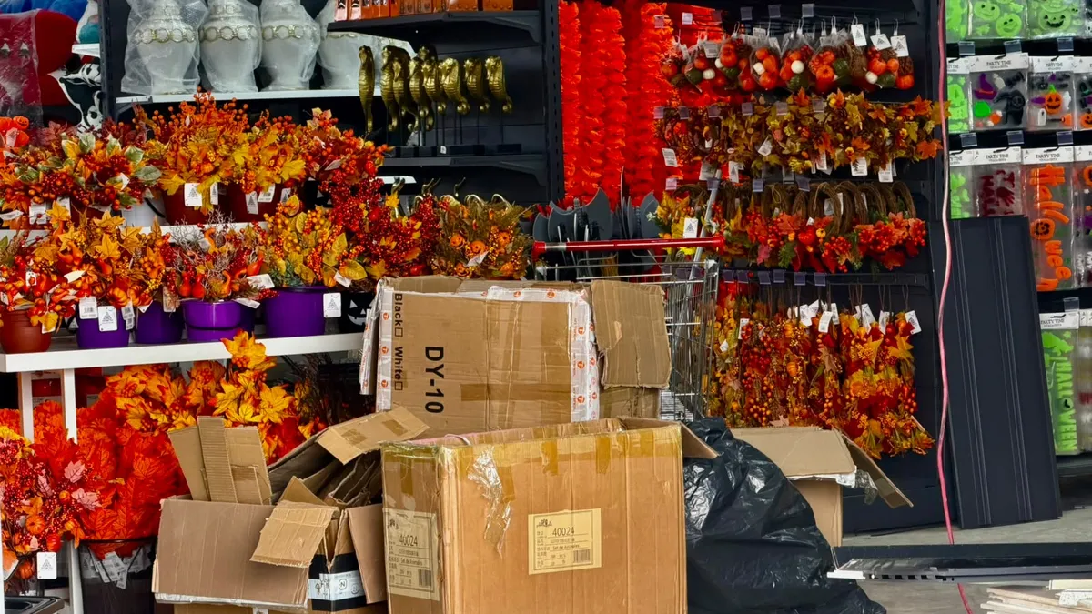 Abre China Mart en local que ocupó Vesticentro por décadas en bulevar Zaragoza