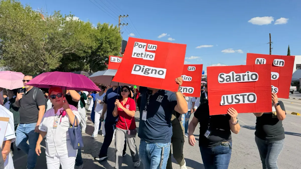 Marcha personal del Hospital 6 del IMSS por el Pronaf y López Mateos