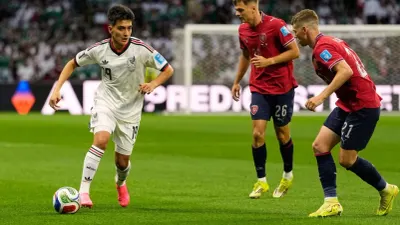 Gilberto Mora hace historia como el titular más joven de México en un Mundial