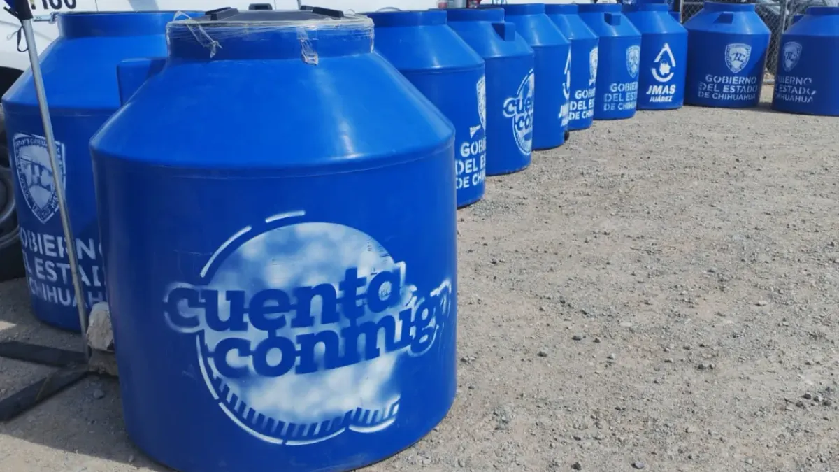 Entrega JMAS 3 mil tinacos en zona de los Kilómetros en Juárez
