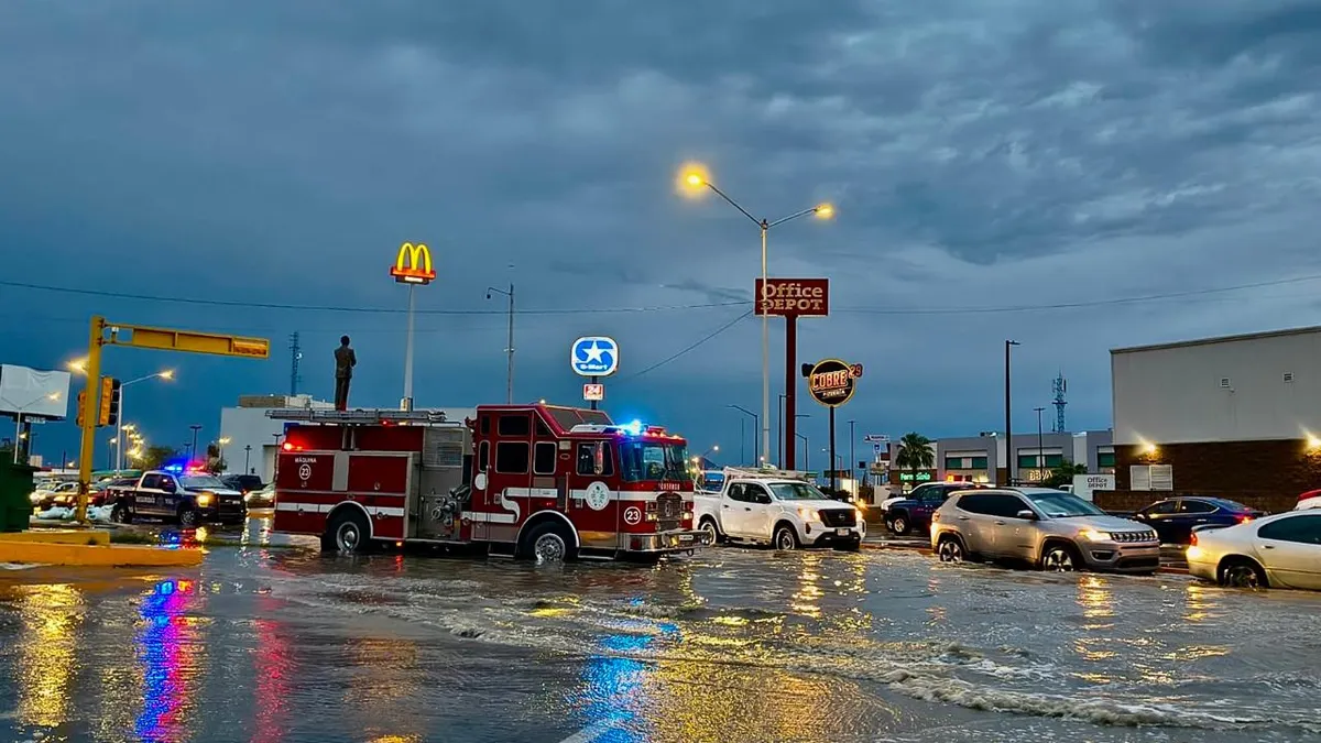 Amanece Juárez con calles inundadas; lluvias continuarán durante el día
