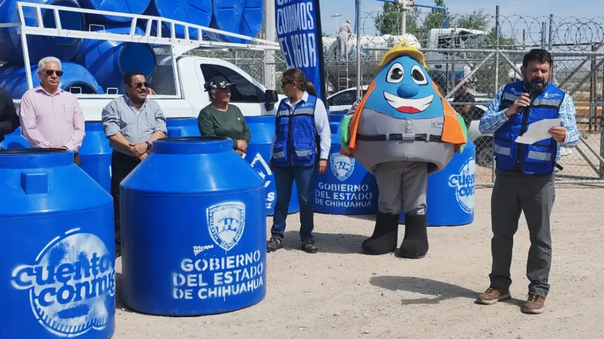 Entrega JMAS 3 mil tinacos en zona de los Kilómetros en Juárez