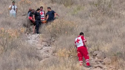 Rescatan a mujer lesionada en el Cerro del Pescadito en Chihuahua
