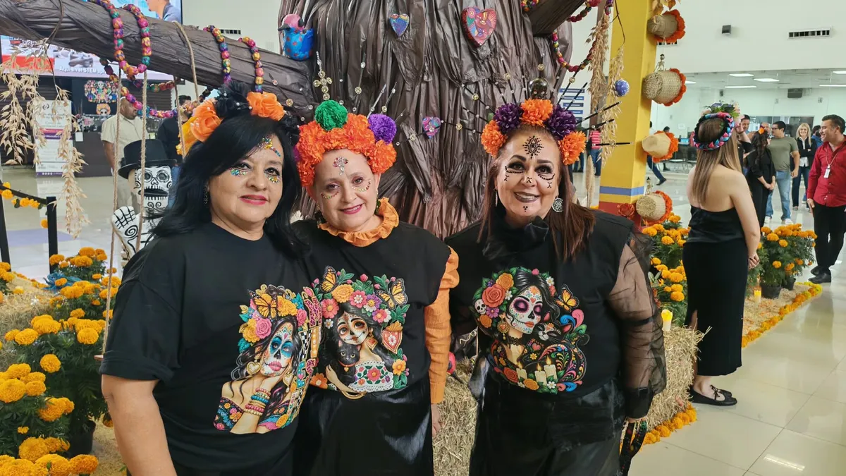 Colocan altar de muertos 'El Jardín de los Recuerdos' en Pueblito Mexicano