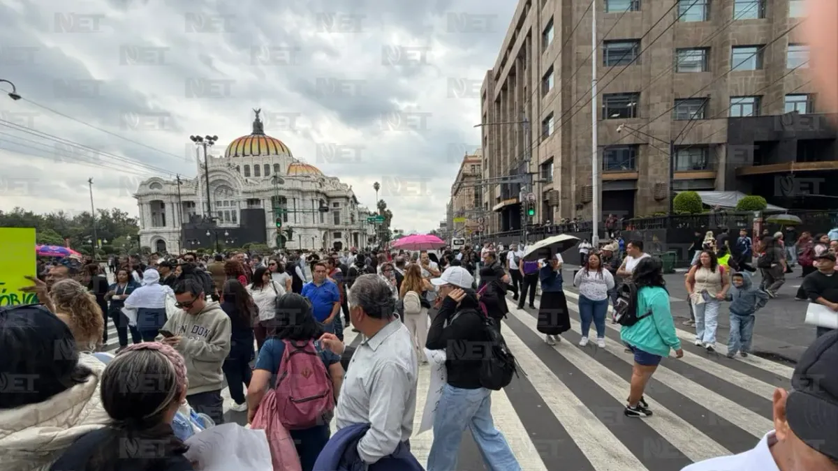 Comerciantes protestan por vallas en el Centro Histórico de la CDMX