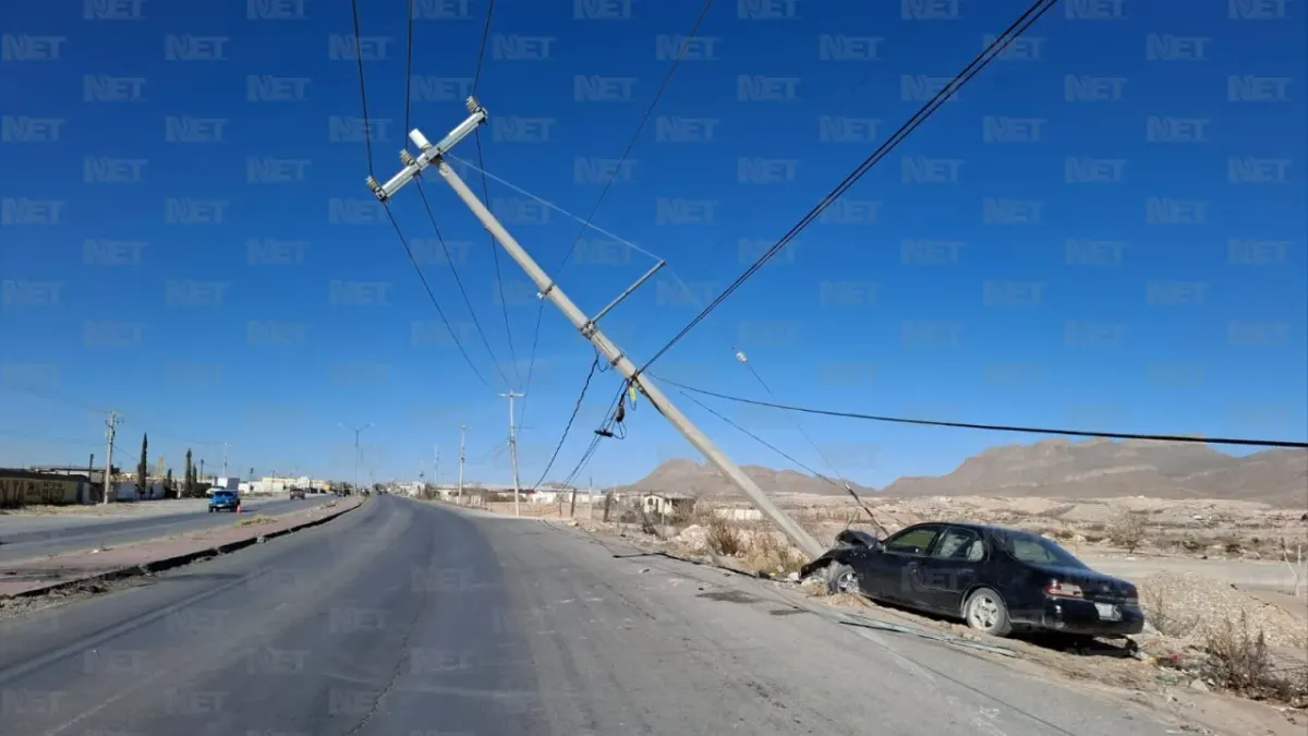Cierran carretera a Casas Grandes por poste colapsado