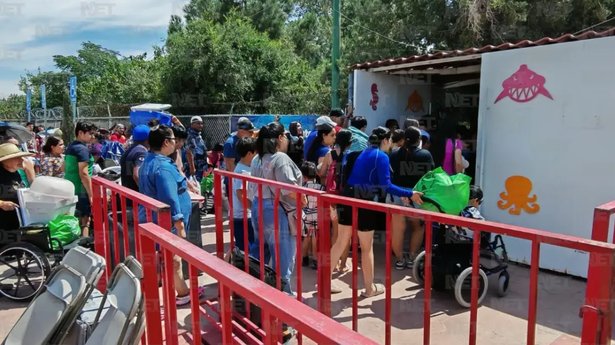 Acuden cientos de juarenses al Aqua DIF para refrescarse del calor