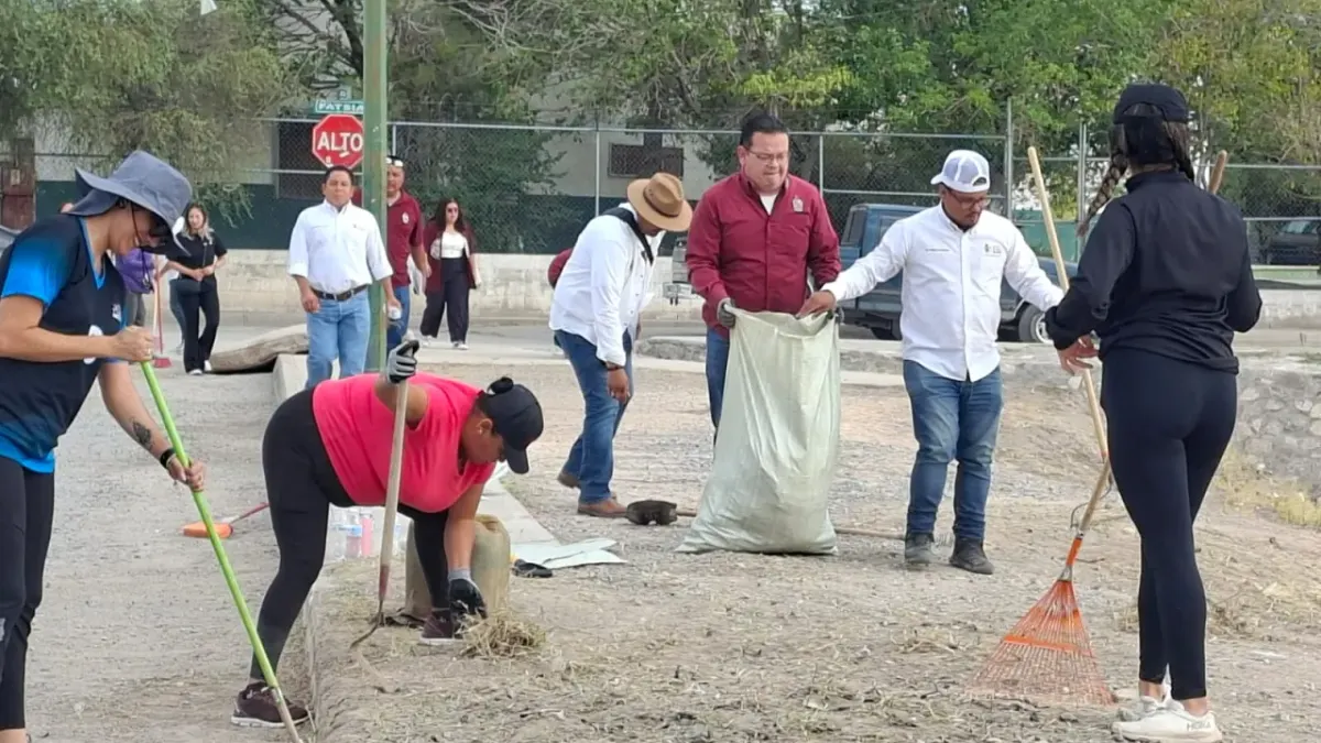 Retira 'Juárez Amanece Limpio' toneladas de basura en colonias del suroriente