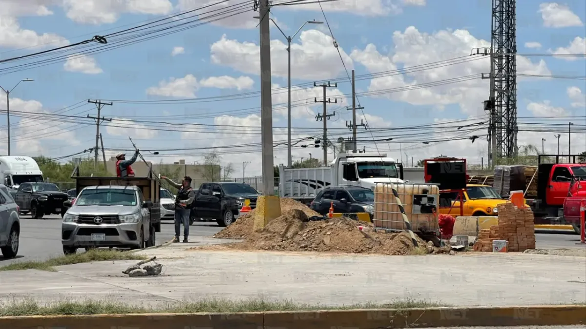 Cierran carriles en la Panamericana por instalación de tubería de agua