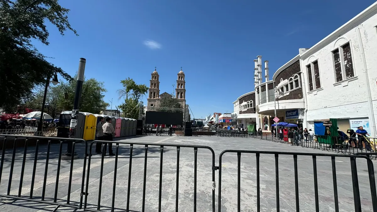 Instalan vallas en el Centro de Juárez para evento de Marco Bonilla y el PAN