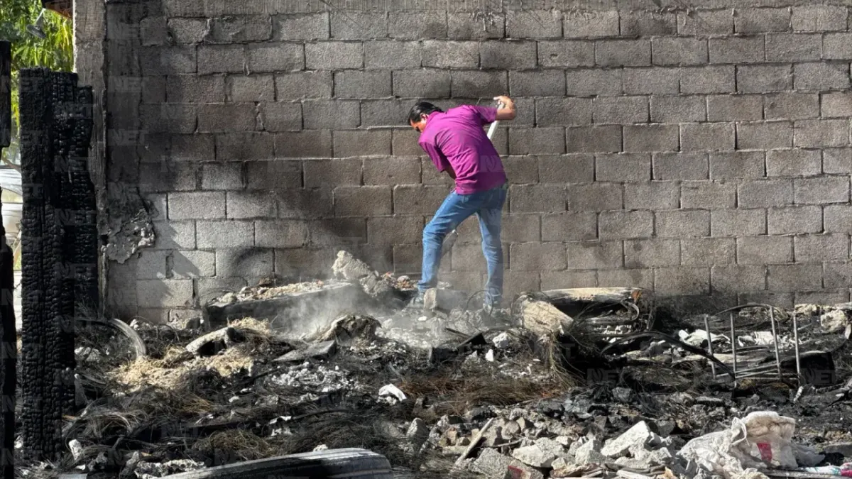 Vecinos controlan incendio en Salvárcar antes de llegada de Bomberos