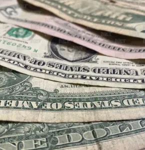 Dólar se fortalece frente al peso mexicano este jueves