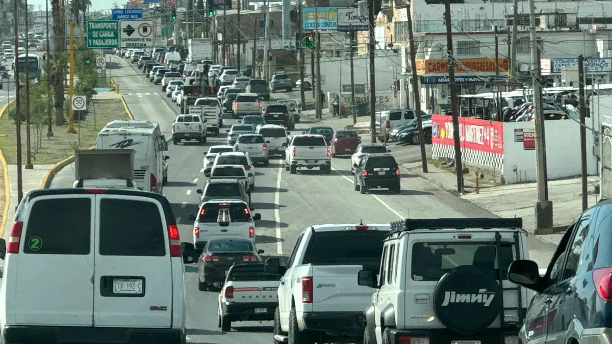 Protesta de transportistas colapsa el tráfico en la avenida Tecnológico