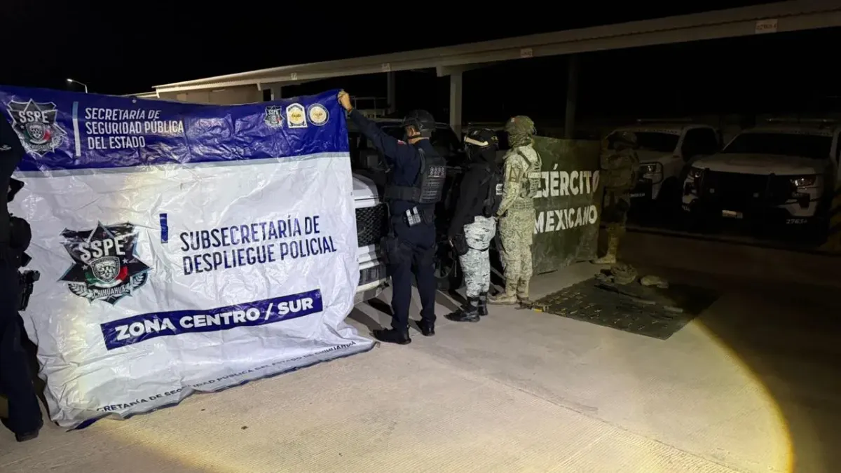 Aseguran AK-47, ponchallantas y camionetas robadas en operativo en Ojinaga