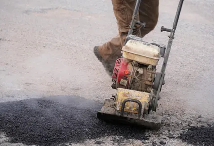 Atiende Obras Públicas baches prioritarios en la Melquiades Alanís