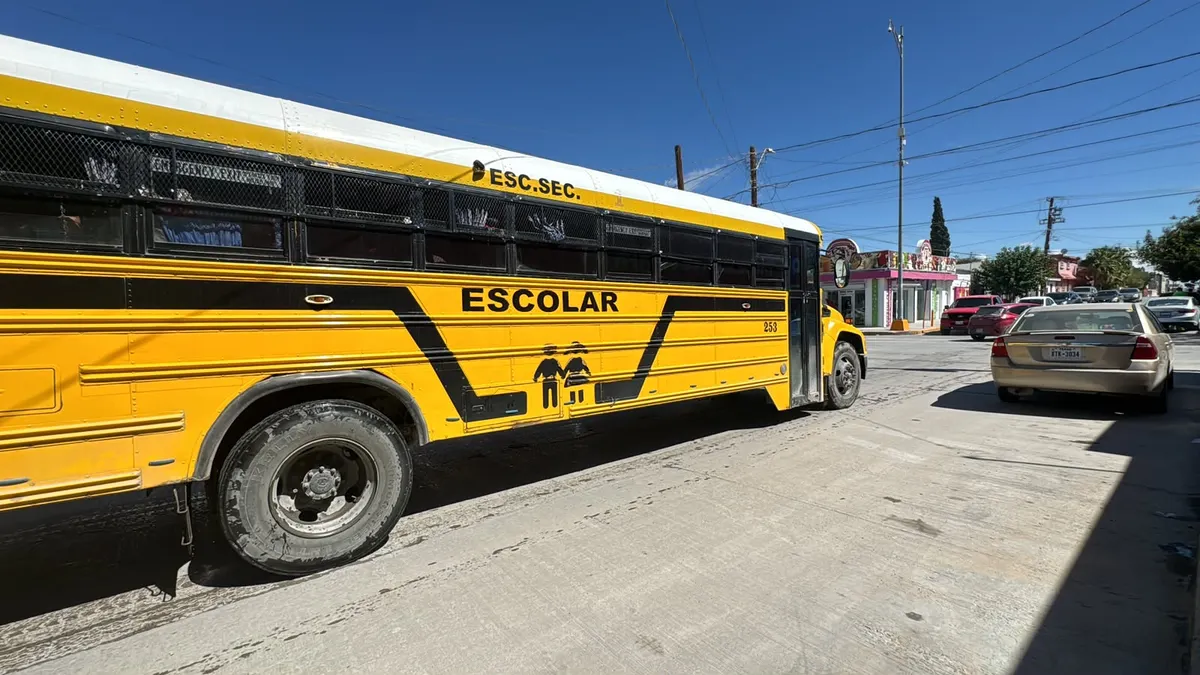 Vecinos de Barrio Alto enfrentan arroyo de aguas negras desde hace semanas