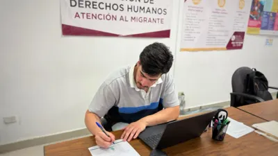 Adultos mayores aprovechan programa de Asistencia Digital para sus trámites
