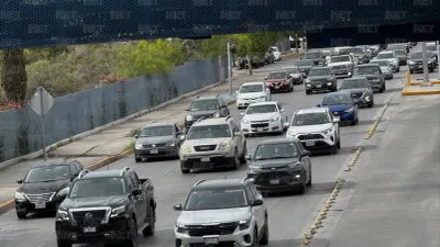 Crece padrón vehicular en Juárez; predominan autos viejos y elevan la contaminación