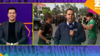 Pelea entre aficionados interrumpe transmisión en vivo y se vuelve viral