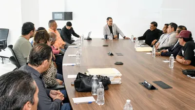 Dialoga Gilberto Loya con sociedad civil en Torre Centinela