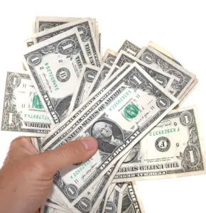 Baja precio del dólar este martes en Ciudad Juárez