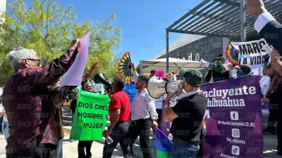 Grupos religiosos y protesta LGBTQ+ se enfrentan en Pueblito Mexicano