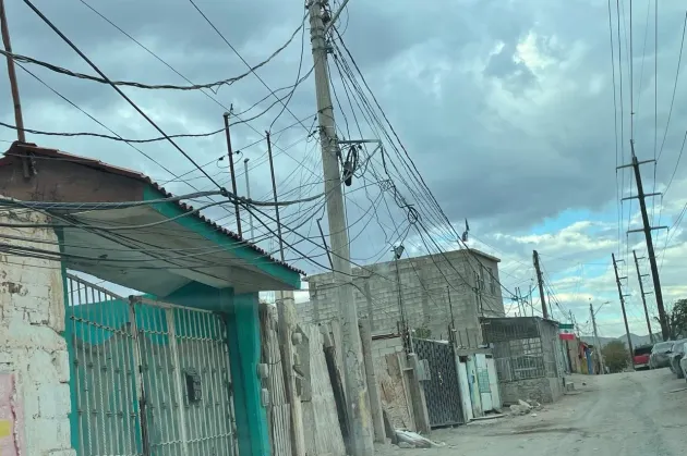 Sufren vecinos de la México 68 tres días sin luz en plena ola de calor