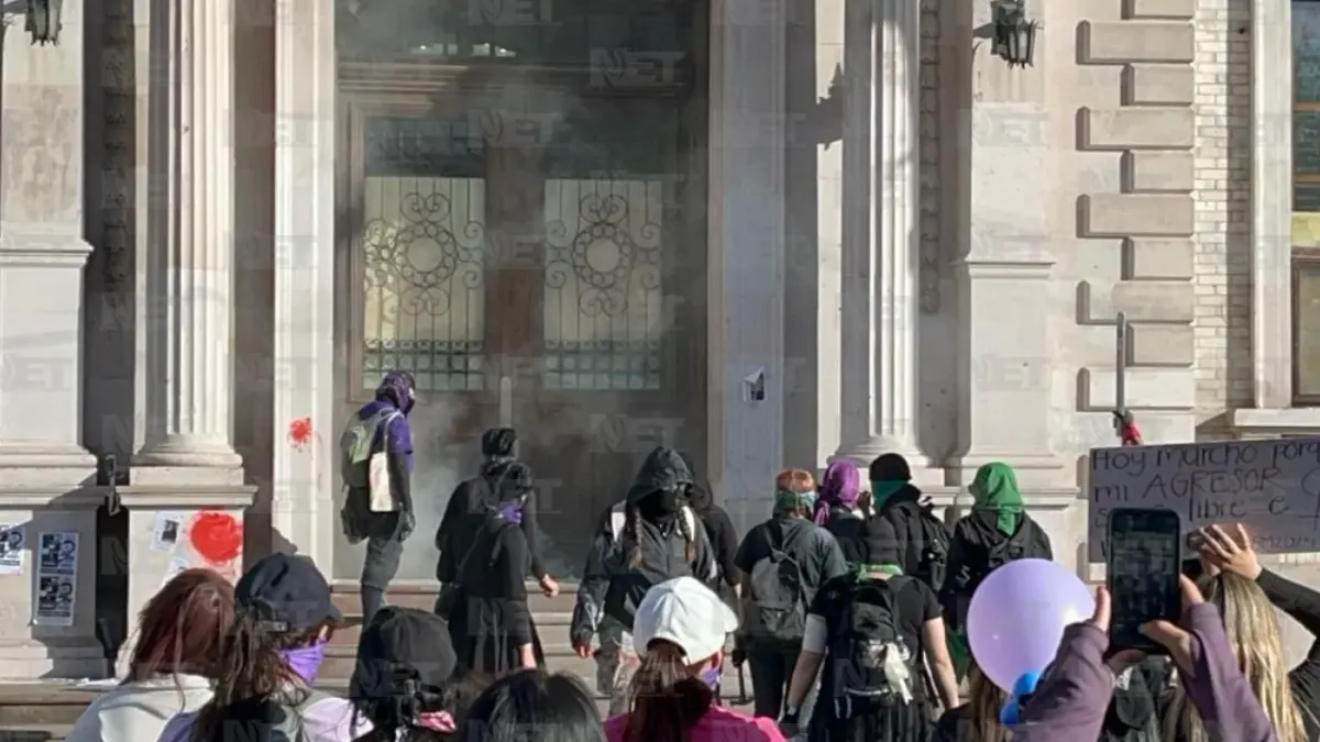 Marchan miles de mujeres en Chihuahua