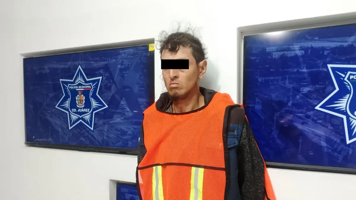 Detienen a hombre armado acusado por asaltar a transeúntes