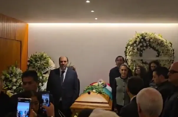 Encabeza Sheinbaum guardia de honor para Cuauhtémoc Cárdenas
