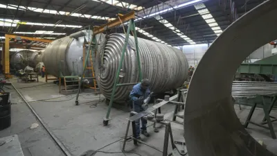 Busca México reducir arancel al acero del 50 al 10% en negociación con EU