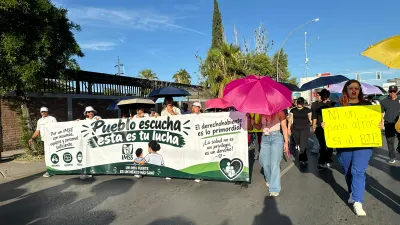 Trabajadores del IMSS rechazan aumento salarial y salen a las calles en Juárez