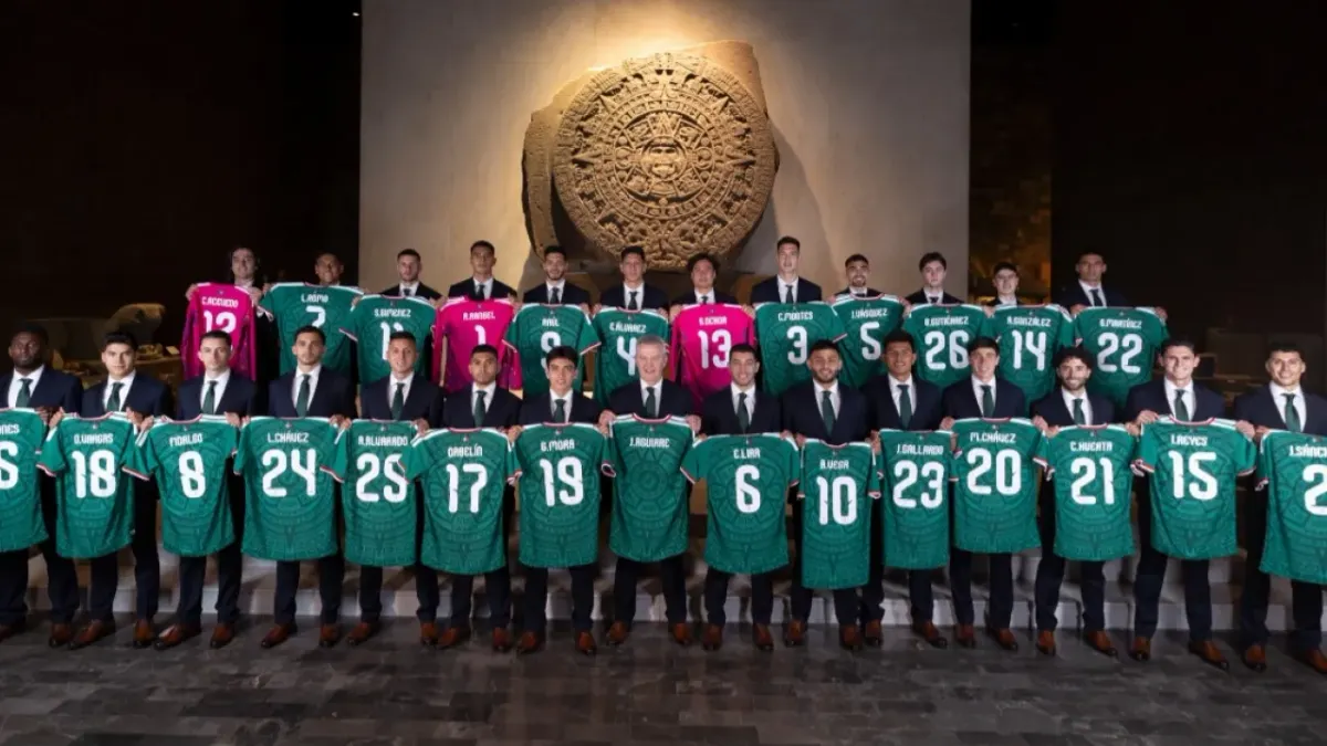 Selección Mexicana se toma foto frente a la Piedra del Sol previo al Mundial